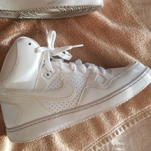 Very white & clean airforces